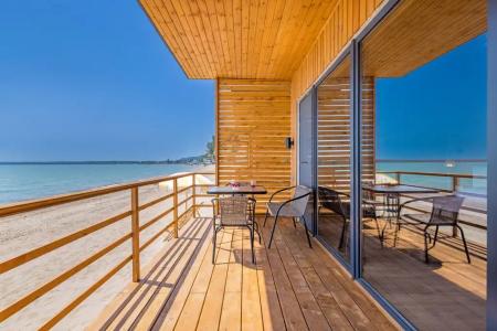 Rich - sandy beach - 6