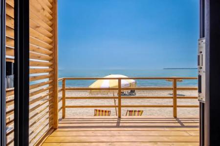Rich - sandy beach - 7