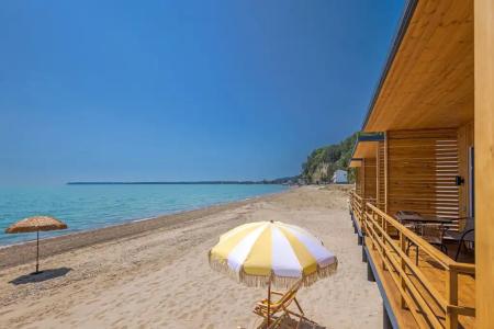 Rich - sandy beach - 4