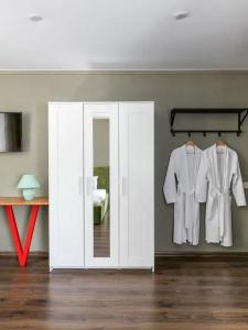 Room 12 - 64