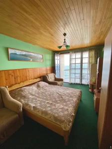 Эллинг 106 - 28