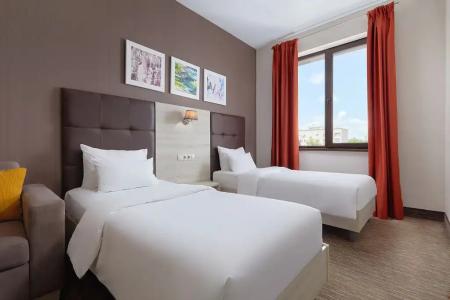 Golden Tulip - 16