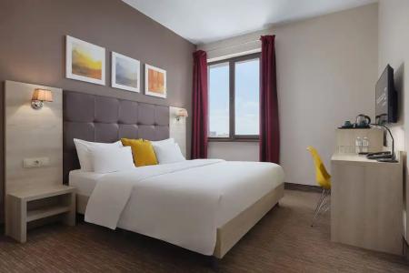 Golden Tulip - 23