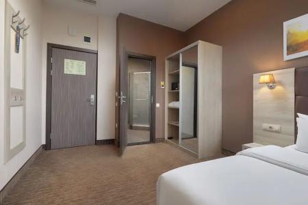 Golden Tulip - 25