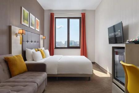 Golden Tulip - 30