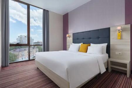 Golden Tulip - 37