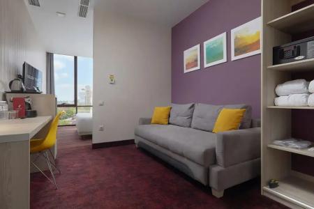 Golden Tulip - 38