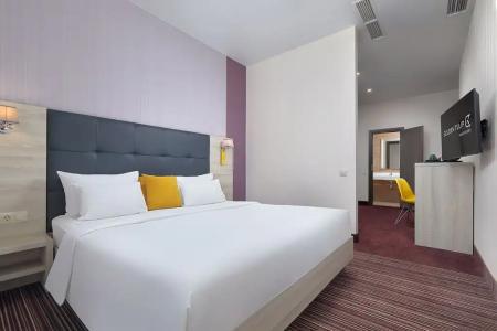 Golden Tulip - 36
