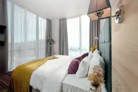 Golden Tulip - 44