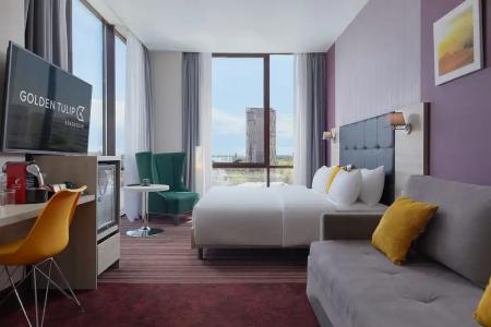 Golden Tulip - 42