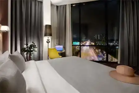 Golden Tulip - 52