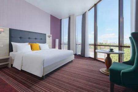 Golden Tulip - 48