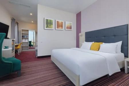 Golden Tulip - 50