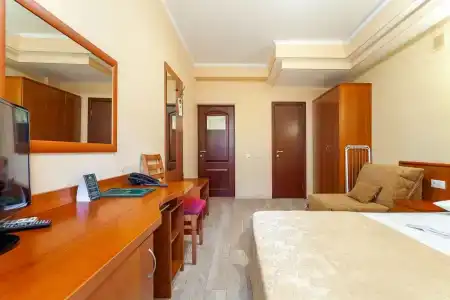 Грейс Наири - 28