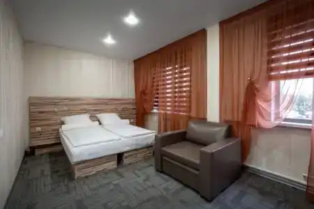 Kamarooms Business & Spa - 38