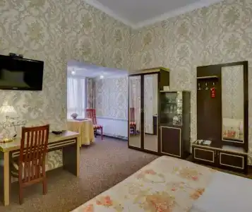 Шери Холл - 18