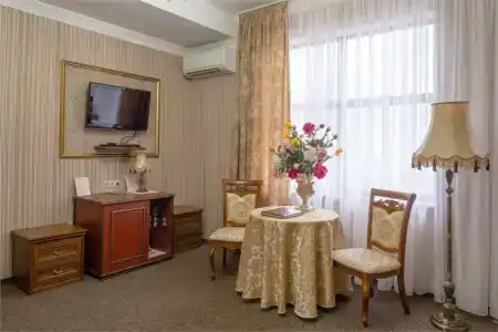 Шери Холл - 37