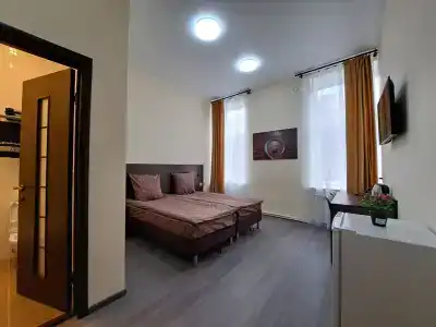 -Холл - 69