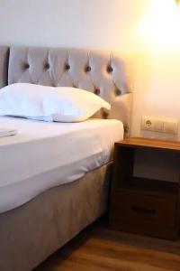 Majestic & Restaurant - 30