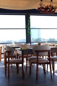 Majestic & Restaurant - 38