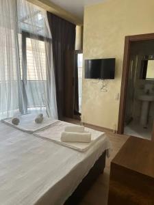 Majestic & Restaurant - 67