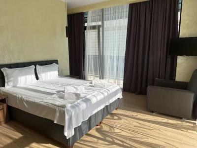 Majestic & Restaurant - 72