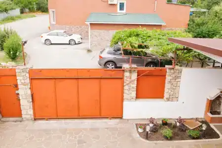 Уютный дом с камином и большим балконом - 12