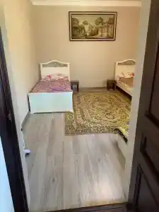 Уютный домик с видом на горы - 9