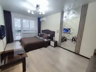 в центре, панорамный вид на площадь Победы и Амфитеатр - 6