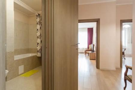 Большая 2-комнатная квартира в центре - 12