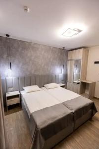 Vs.Hotel - 93