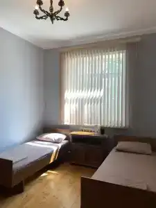 в центре - 61