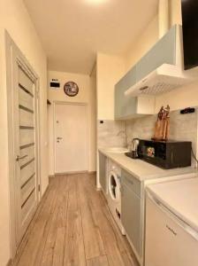Metro Apartments - 246