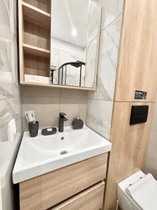 Metro Apartments - 307