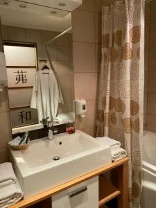 Дискавери - 102