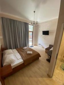 MiniOtel - 12