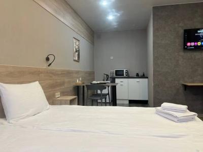 Room 12 - 106