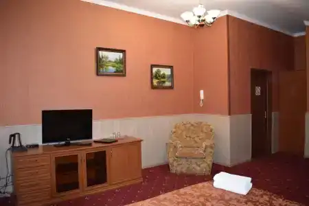 на Театральной - 22