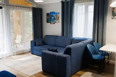 Кавказский двор - 77