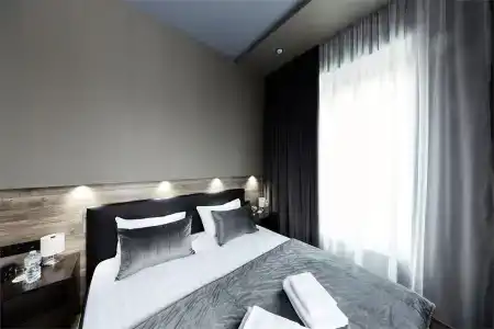 The Royal - 6
