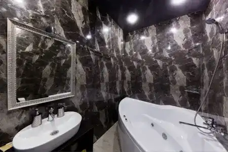 The Royal - 42