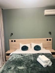 Fan House - 77