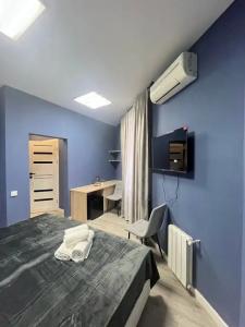 Fan House - 100