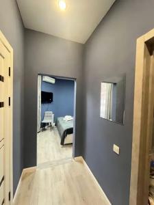 Fan House - 102