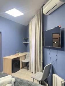 Fan House - 103