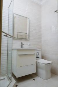 Skyline Plaza - 24