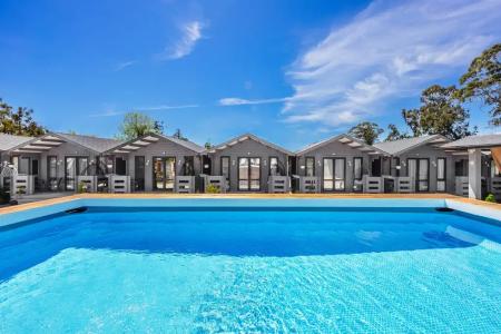 Grey House - 33