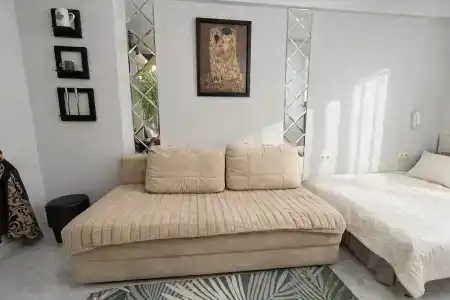 Metro Apartments - 323