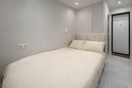 Metro Apartments - 327