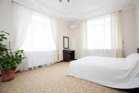 Sweet Hall - 24
